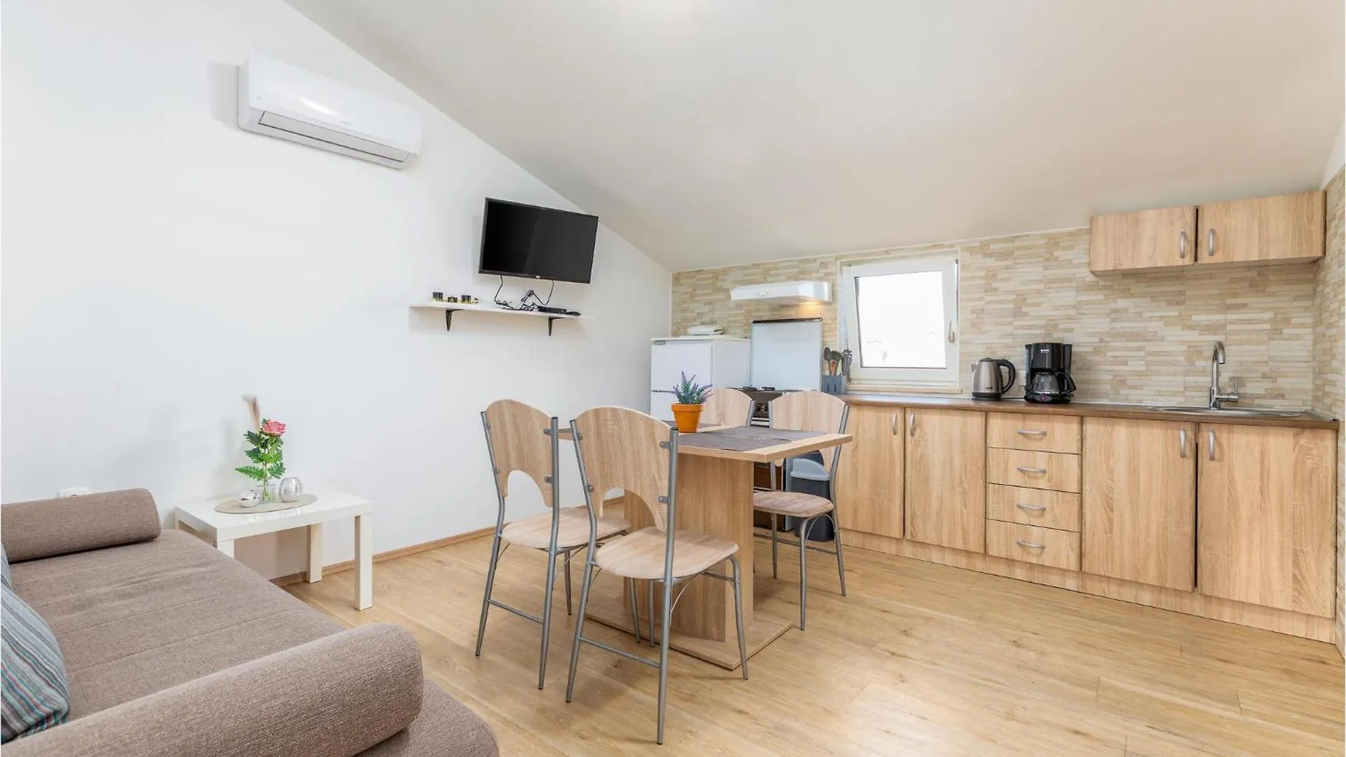 2 Bedroom Gorgeous Apartment In Pula